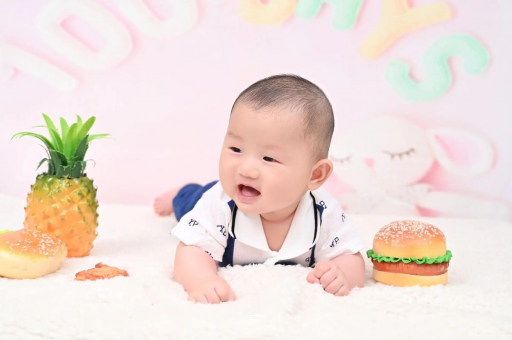 梅州宝宝在妈妈肚子里